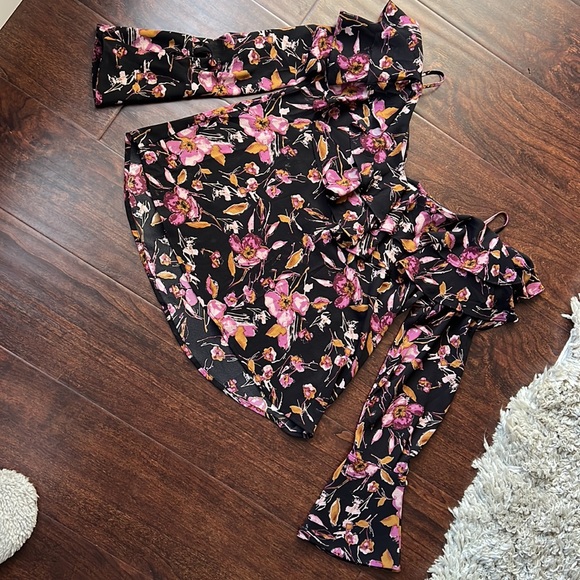 BP Cold Shoulder Ruffle Floral Print Top - Picture 7 of 9